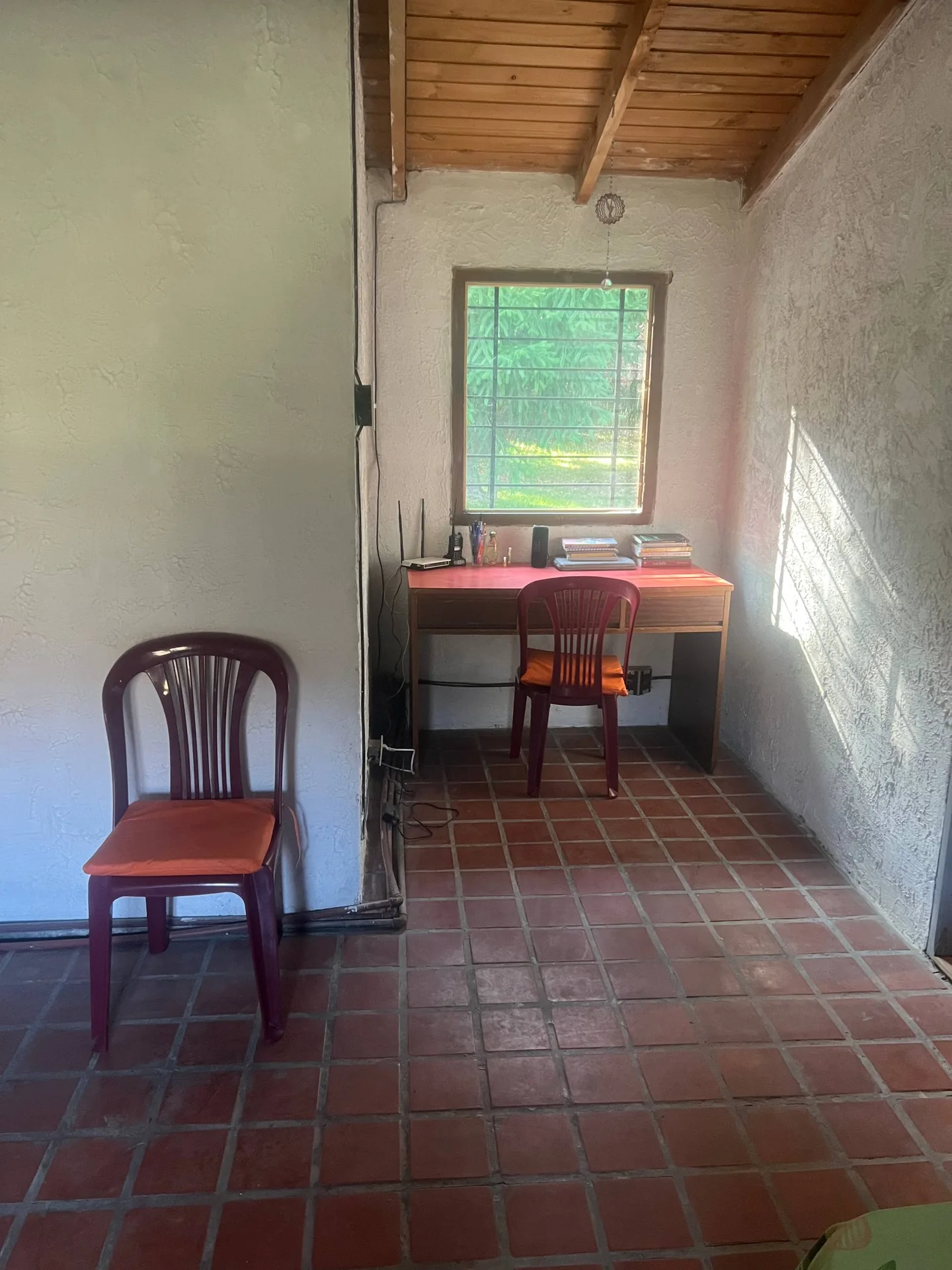 Un rincón junto a la ventana